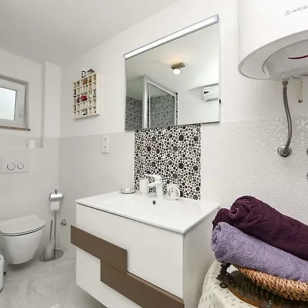 Dana Apartment *